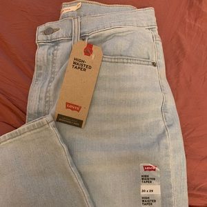 Levi’s high wasted taper